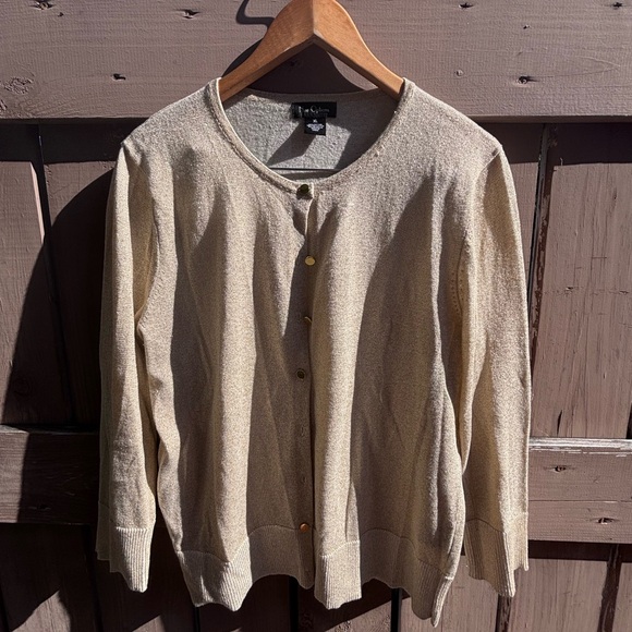 💕LIKE NEW💕 Light Gold Metallic-Thread Cardigan - Picture 3 of 13